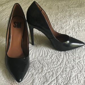 Black Pointed-Toe Pumps by Steve Madden